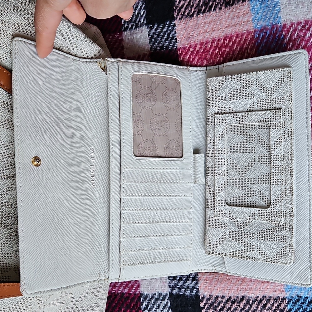 Michael Kors Signature Tote And Matching Wallet - Picture 10 of 15